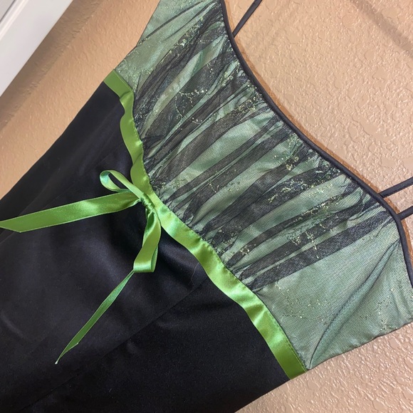 Semi formal dress - Picture 3 of 4